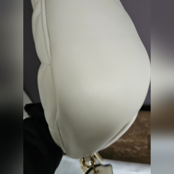 Coach Pillow Madison - Picture 2 of 16